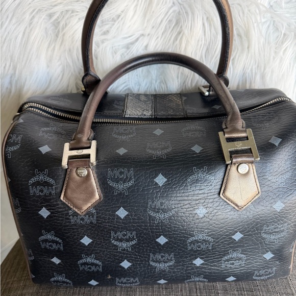 MCM vintage Black Lion Satchel - Picture 4 of 16